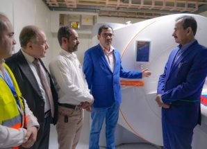 المحافظ بن الوزير يدشن التجهيزات الحديثة في وحدتي الرنين والمقطعية، ويوجه بدراسة وحدة القسطرة القلبية والعلاجية