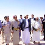 المحافظ بن الوزير يتفقد مستوى الإنجاز في مشروع تأهيل المدخل الغربي لمدينة عتق