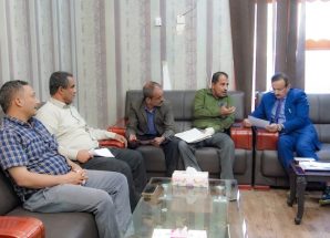 المحافظ بن الوزير يناقش مع قيادات المياه والموارد المائية مشروعات حيوية لتعزيز الأمن المائي وتنمية الريف بالمحافظة