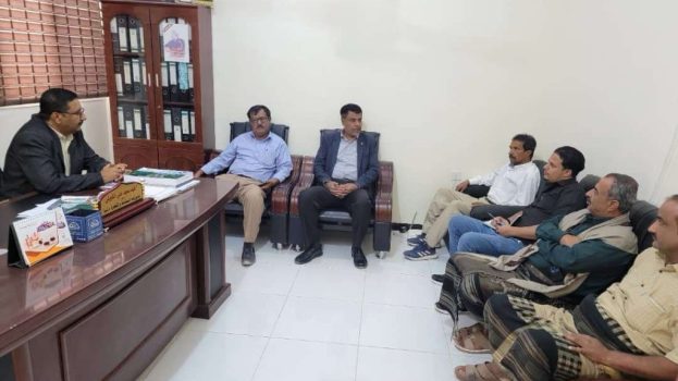 فريق التوجيه والرقابة الرئاسي يطّلع على سير العمل في مكتب الصناعة والتجارة بشبوة