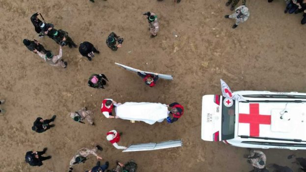 إسرائيل تسلم جثامين 30 فلسطينيًا من قطاع غزة