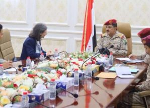 وزير الدفاع يلتقي في العاصمة عدن السفيرة والملحق العسكري الفرنسي، ويبحث معهم استمرار تهديد مليشيا الحوثي الإرهابية لطرق الملاحة البحرية