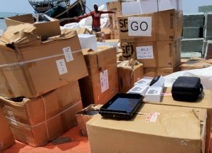 ‏الحملة الأمنية المشتركة برأس العارة تضبط قاربًا يحمل معدات طائرات مسيرة، وأجهزة مراقبة وتجسس حوثية