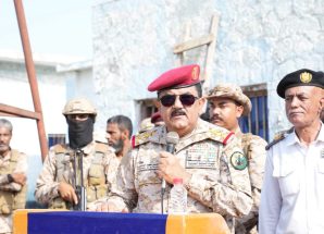 وزير الدفاع يتفقد جاهزية القوات البحرية والدفاع الساحلي ويُشيد بمستوى الانضباط والروح المعنوية