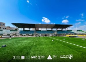 إدارة وحدة عدن تتابع ميدانياً أعمال تحديث عشب الملعب وفق أعلى المواصفات الدولية