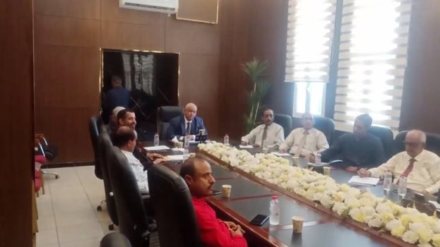 وزير الخدمة المدنية يطلع على سير أداء فروع هيئة التأمينات والمعاشات