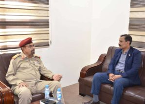 رئيس تنفيذية انتقالي حضرموت يلتقي رئيس مركز العمليات المشتركة بالمحافظة