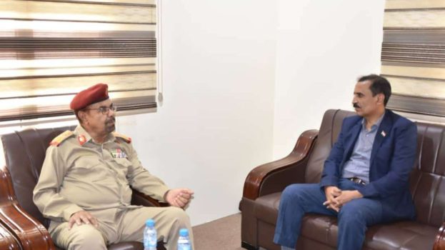 رئيس تنفيذية انتقالي حضرموت يلتقي رئيس مركز العمليات المشتركة بالمحافظة