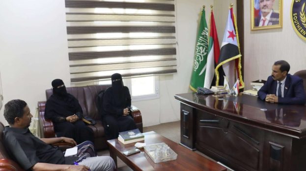 القائم بأعمال رئيس تنفيذية انتقالي حضرموت يبحث قضايا المرأة وذوي الإعاقة واحتياجات المزارعين