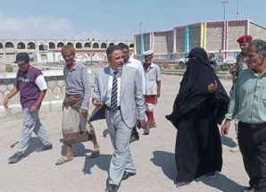 رئيس تنفيذية انتقالي أبين يتفقد ساحة الشهداء بزنجبار ويزور المسرح بعد إعادة تأهيله