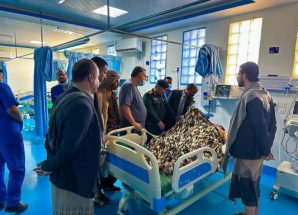 رئيس تنفيذية انتقالي شبوة يطمئن على صحة جريح الهجوم الإرهابي في المصينعة