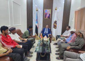 فريق التوجيه والرقابة الرئاسي يلتقي إدارة نادي الجزع الثقافي الرياضي بمديرية الغيضة