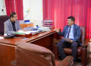 المحافظ بن الوزير يطلع على أوضاع مديرية الروضة ويوجه بمعالجة احتياجات مناطقها الخدمية