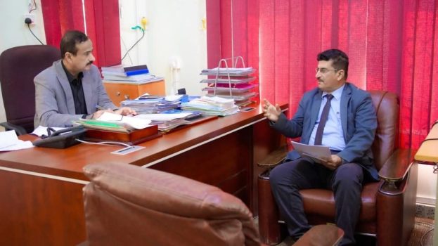 المحافظ بن الوزير يطلع على أوضاع مديرية الروضة ويوجه بمعالجة احتياجات مناطقها الخدمية