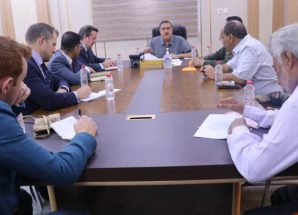 اللواء مطهر الشعيبي يستقبل وفداً بريطانياً رفيع المستوى لبحث التعاون الأمني وأوضاع المهاجرين الأفارقة