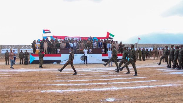 محافظ سقطرى يشهد حفل تخرج منتسبي الشرطة والقوات الخاصة من الدورة التدريبية العسكرية