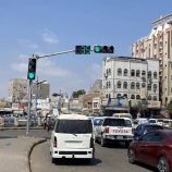 شرطة السير بعدن تدشّن التشغيل التجريبي للإشارات الضوئية في جولة القاهرة