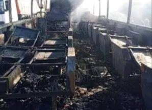 مأساة مروعة في أبين.. عشرات القتلى في احتراق باص نقل جماعي بطريق العرقوب