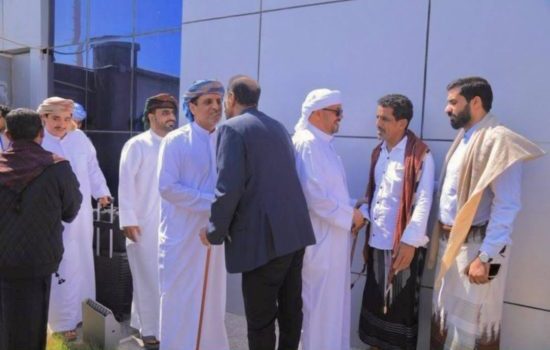 تزامناً مع احتفالات نوفمبر… وصول بن عفرار وباكريت إلى المهرة للمشاركة في فعاليات الذكرى الـ58 للاستقلال