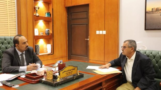 محافظ حضرموت يبحث مع مدير صندوق الرعاية الاجتماعية مستوى الإنجاز لعام 2024 وخطط 2025