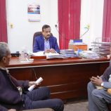 شبوة: المحافظ بن الوزير يوجه بإعتماد مبدأ المفاضلة ويمنح الأولوية لأبناء المحافظة في خطة التوظيف للعام 2025م