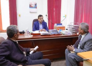 شبوة: المحافظ بن الوزير يوجه بإعتماد مبدأ المفاضلة ويمنح الأولوية لأبناء المحافظة في خطة التوظيف للعام 2025م