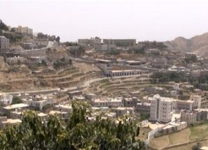 مليشيا الحوثي تعتدي على نساء حاولن منع تدمير مشروع مياه بحجة