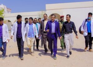 شبوة: المحافظ بن الوزير يتفقد سير الدراسة في معهد أمين ناشر للعلوم الصحية بمدينة عتق