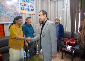 خلال لقاءهم المحافظ بن الوزير: مشائخ ووجهاء لقموش يؤكدون وقوفهم إلى جانب قيادة السلطة المحلية وجهودها الراسخة في تعزيز الاستقرار