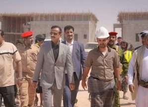 المحافظ بن الوزير يشيد بمستوى الإنجاز في مشروع مبنى كلية الطب بجامعة شبوة