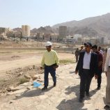 محافظ حضرموت يتفقد العمل بمشروع المرحلة الثانية لخور المكلا التي قاربت الـ 70% ويوجّه بإزالة العوائق التي تعترض سرعة الانجاز