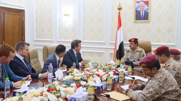 ‏وزير الدفاع يبحث مع الملحق العسكري البريطاني تعزيز التعاون المشترك