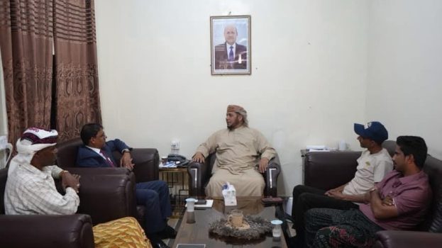 محافظ سقطرى يناقش مع وكيل هيئة حماية البيئة الجهود المشتركة لصون المحميات والتنوع الحيوي