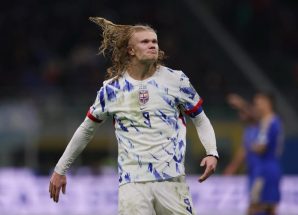 هالاند يقود النرويج لكأس العالم للمرة الأولى منذ 28 عاماً