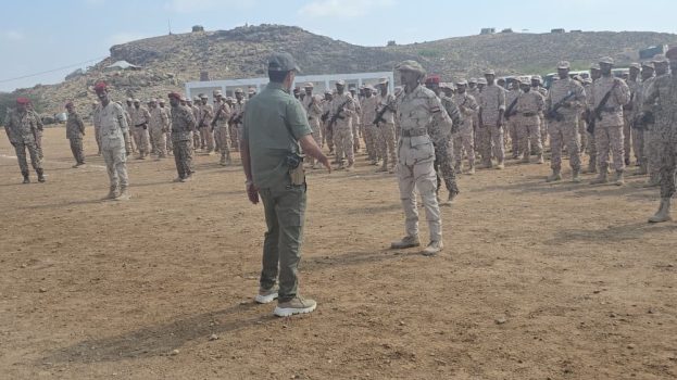 قائد ألوية الدعم والإسناد يتفقد الجاهزية القتالية للواء الرابع دعم وإسناد 