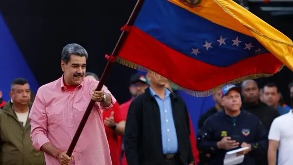 مسؤولون أميركيون يكشفون: ترامب قد يتواصل مع مادورو