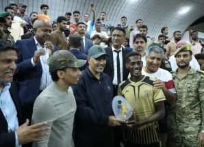 الرئيس الزُبيدي يشهد نهائي كأس العاصمة عدن ويتوج وحدة عدن بطلاً للبطولة