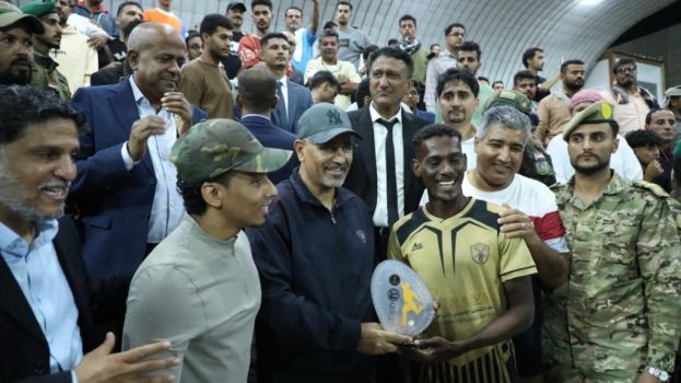 الرئيس الزُبيدي يشهد نهائي كأس العاصمة عدن ويتوج وحدة عدن بطلاً للبطولة