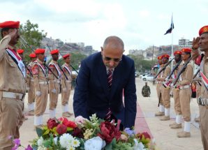 الرئيس الزُبيدي يضع إكليلا من الزهور على النصب التذكاري لشهداء الجنوب العربي بمناسبة العيد الـ58 للاستقلال الوطني 30 نوفمبر 