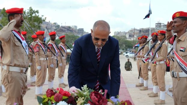 الرئيس الزُبيدي يضع إكليلا من الزهور على النصب التذكاري لشهداء الجنوب العربي بمناسبة العيد الـ58 للاستقلال الوطني 30 نوفمبر 