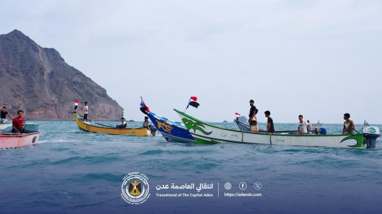 ضمن احتفالات ذكرى الاستقلال 30 نوفمبر..انتقالي العاصمة عدن ينظم كرنفالاً بحرياً ضخماً للزوارق في مديرية البريقة