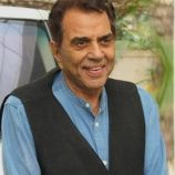 وفاة نجم بوليوود المخضرم دارامندرا عن عمرٍ ناهز 89 عاماً