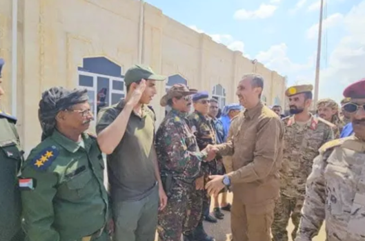 أركان ألوية الحماية الرئاسية يتفقد الوحدات العسكرية في سقطرى