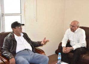 الكثيري يطلع على جهود هيئة الطيران لتطوير الخدمات الملاحية