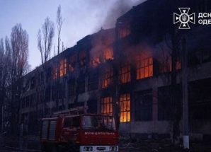 زيلينسكي: روسيا هاجمتنا بالصواريخ والمسيرات وحرمت الآلاف من الكهرباء