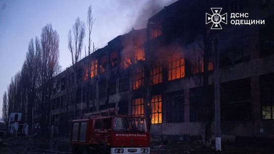 زيلينسكي: روسيا هاجمتنا بالصواريخ والمسيرات وحرمت الآلاف من الكهرباء