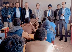 شبوة ..الأمين العام يدشّن اختبارات الفصل الدراسي الأول للعام ويؤكد استمرار دعم العملية التعليمية وتطوير بنيتها التحتية