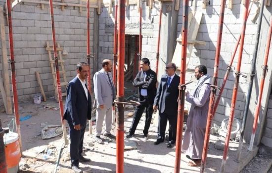 رئيس جامعة شبوة يدشن أعمال التشجير في الحرم الجامعي الجديد ويطلع على مستوى إنجاز كلية الطب مكتب الإعلام محافظة شبوة