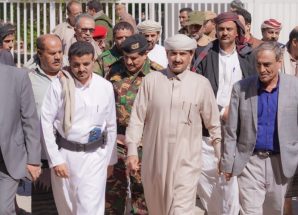 المحافظ بن الوزير يعود إلى عتق بعد زيارة عمل ناجحة للإمارات