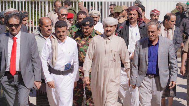 المحافظ بن الوزير يعود إلى عتق بعد زيارة عمل ناجحة للإمارات